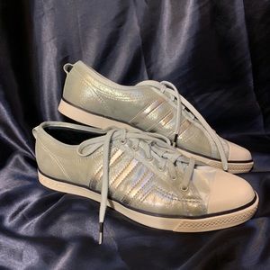 Adidas Sleek Series light blue sneakers 7.5